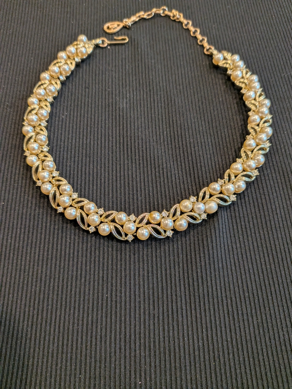 Trifari Elegant Gold Pearl Leaf Choker Necklace12" - Vintage 1950s